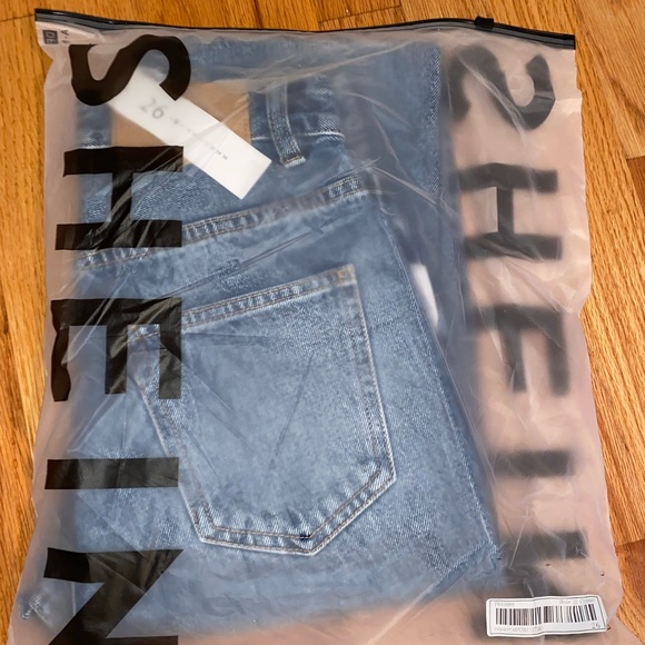 2 Pair High Wasted Jeans - Picture 7 of 10